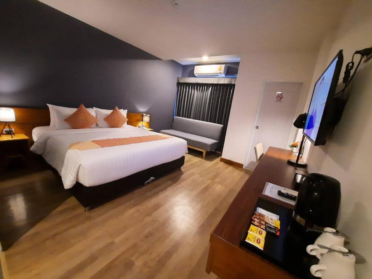 Comet Hotel Surat Thani Exterior foto