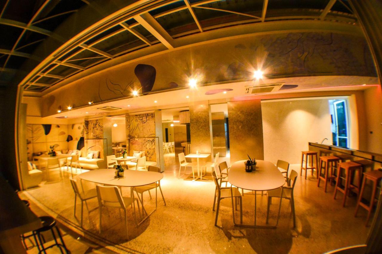 Comet Hotel Surat Thani Exterior foto