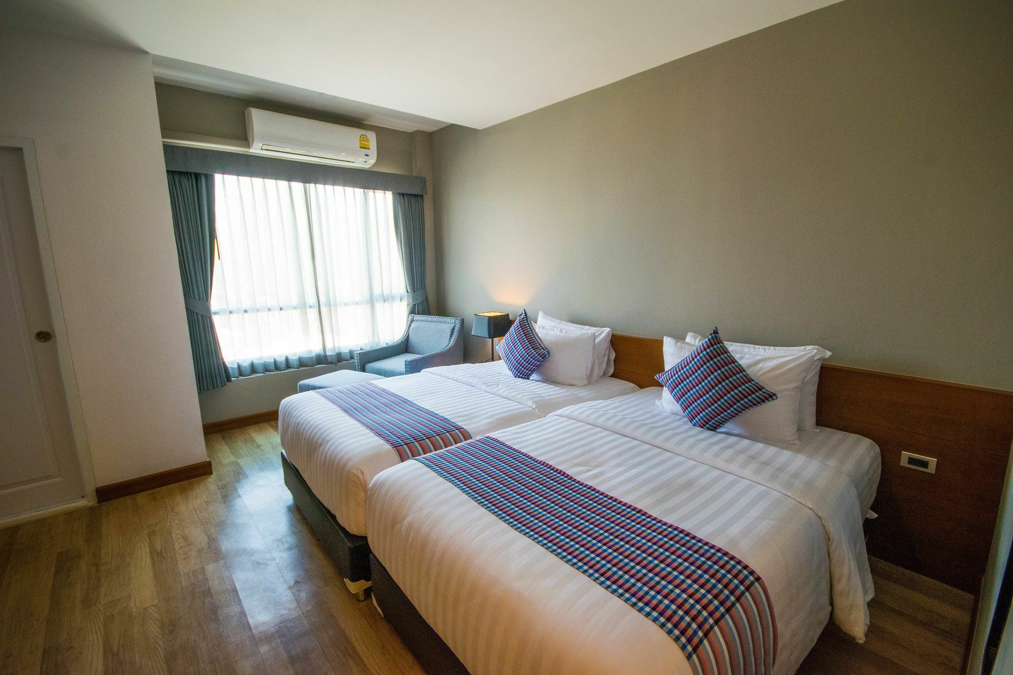 Comet Hotel Surat Thani Exterior foto