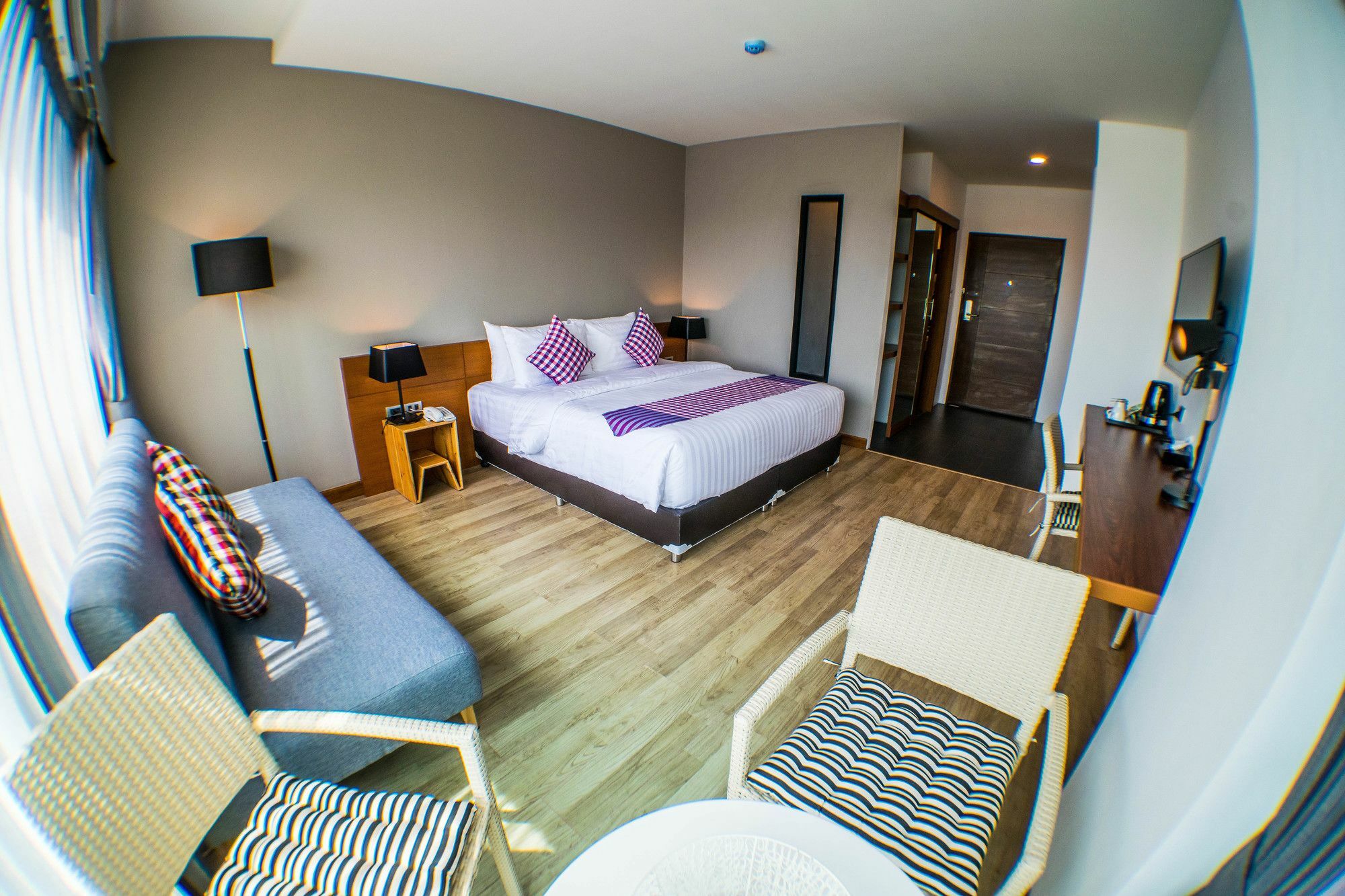 Comet Hotel Surat Thani Exterior foto